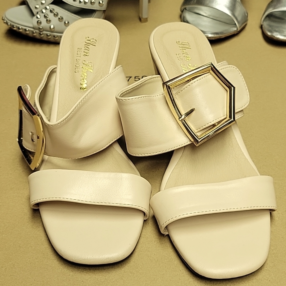 EXCELLENT Condition. Heels Blush/cream pink Shan Shuen 2" block heel